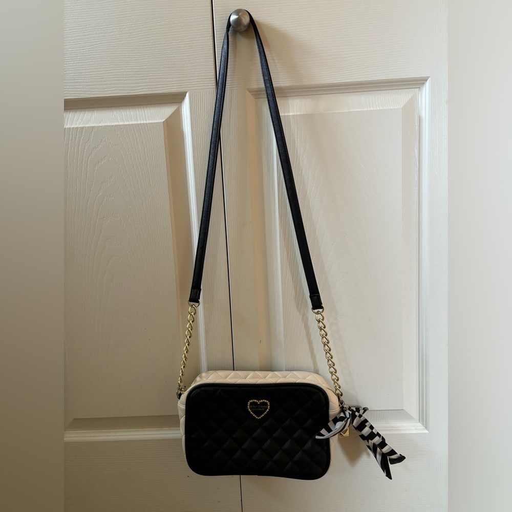 Betsy Johnson New York super cute! cross body bag white and black color 20$/each